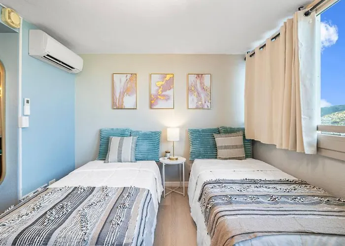 Waikiki Beach 1Bedroom Luxury Condo!